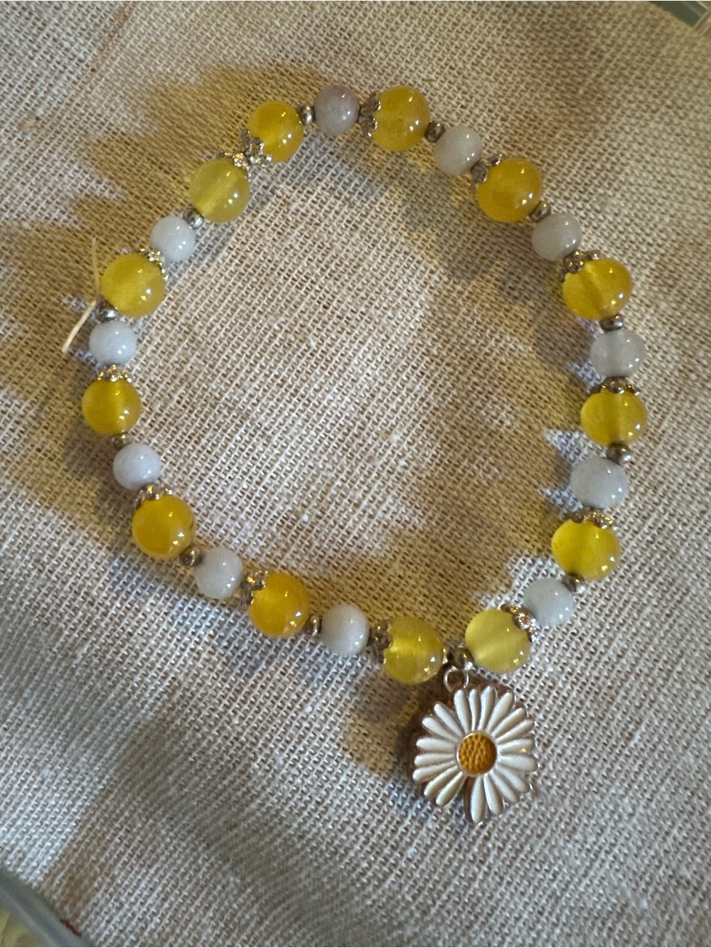 Yellow & White Beaded Daisy Charm Bracelet